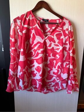 Alfani Red & White Abstract Print V-Neck Blouse